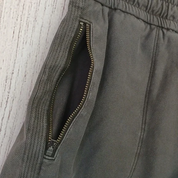 Athleta Gray Farrallon short size 6 - Picture 4 of 9